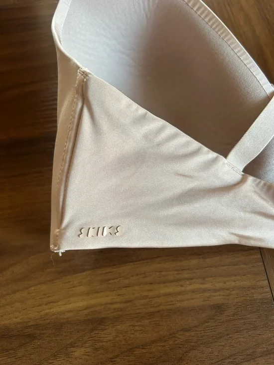SKIMS Light Beige Seamless Everyday Bra - Picture 7 of 8